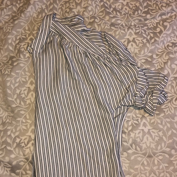 Universal Thread Oversized Blouse - Picture 2 of 2